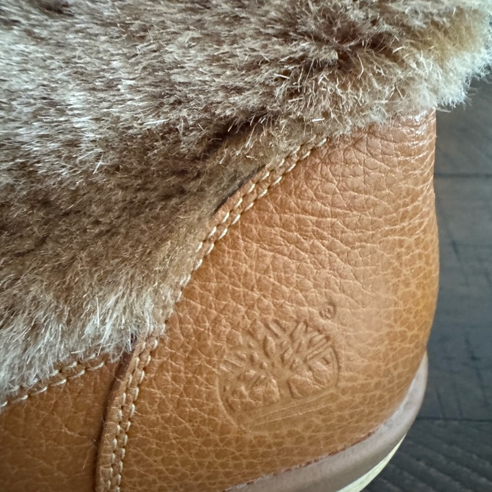Size 7 fur timberland boots.. worn twice.